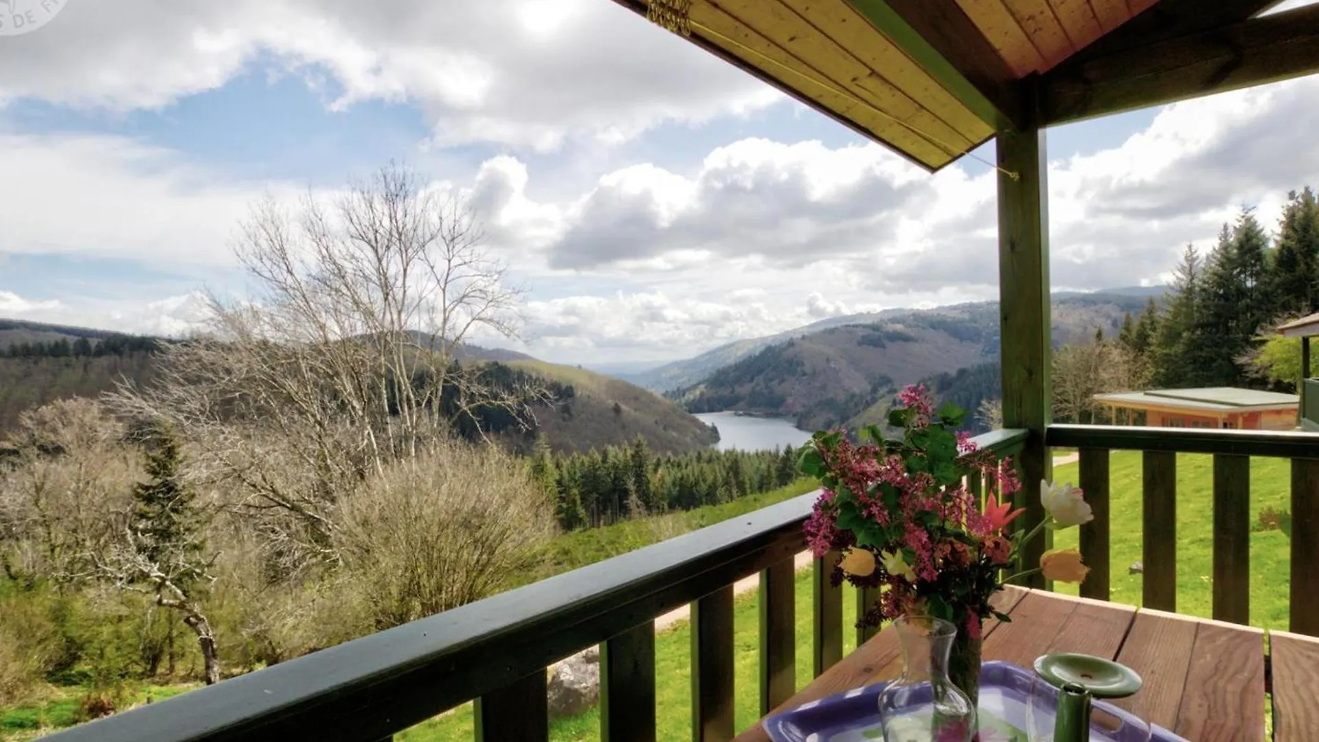 Chalet Familial Tout Equipe Avec Terrasse, Au Coeur Des Monts De La Madeleine, Proche La Loge Des Gardes - Fr-1-496-245 Saint-Rirand