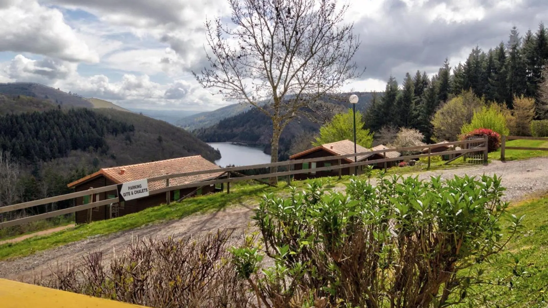 Chalet Familial Tout Equipe Avec Terrasse, Au Coeur Des Monts De La Madeleine, Proche La Loge Des Gardes - Fr-1-496-245 Saint-Rirand