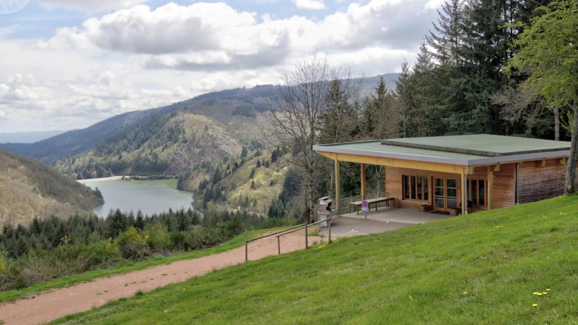 Chalet Familial Tout Equipe Avec Terrasse, Au Coeur Des Monts De La Madeleine, Proche La Loge Des Gardes - Fr-1-496-245 Saint-Rirand Holiday home